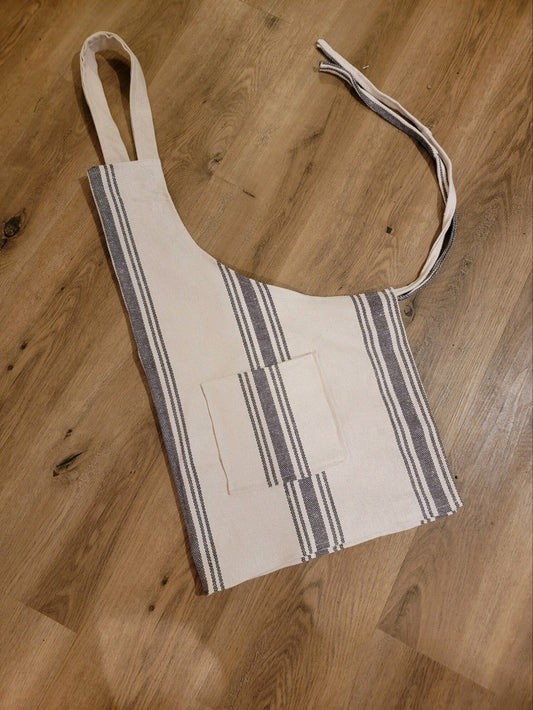 Farmhouse Style Feedsack Apron, 2 Large Pockets, One Size Fits All